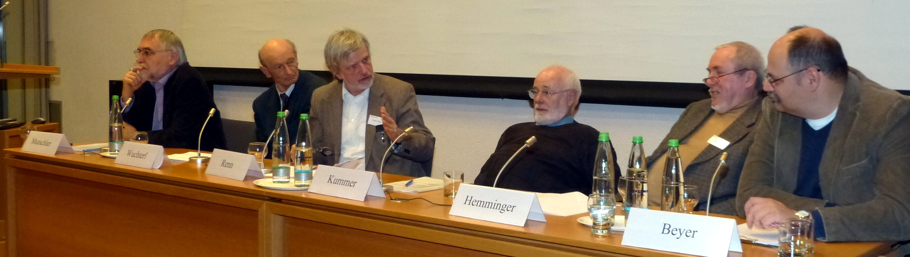 Gibt es Ziele in der Natur? Pro- und Antagonisten Prof. Dr. Hans-Dieter Mutschler, Prof. Dr. Kurt Wuchterl, Prof. Dr. Ortwin Renn (Moderation), Prof. Dr. Christian Kummer SJ, Dr. habil. Hansjörg Hemminger, Prof. Dr. Andreas Beyer (v.l.n.r.)
