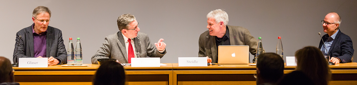 Podium mit Gerhard Glaser, Heinz-Hermann Peitz (Moderation), Johannes Steidle, Karl-Heinz Lieber (v.l.n.r.)
